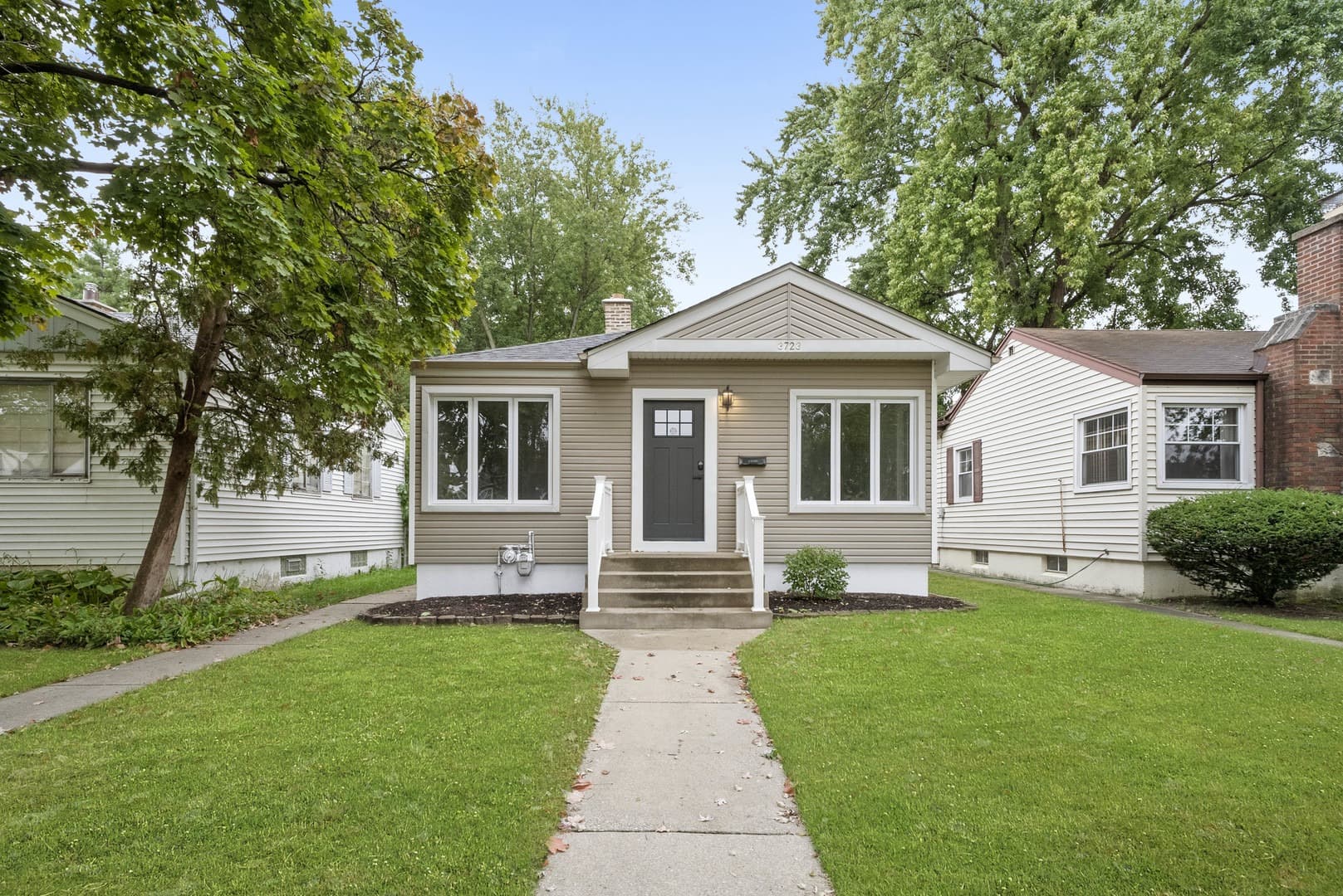 Renovated ranch home at 3723 W 104th St, Chicago