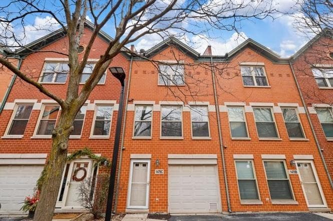 Brick rowhome at 1479 N Clybourn Ave, Chicago