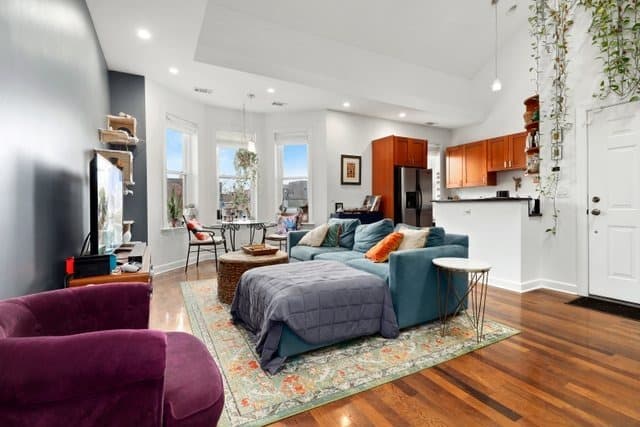Living room of 561 W Briar Pl, Unit 304, Chicago